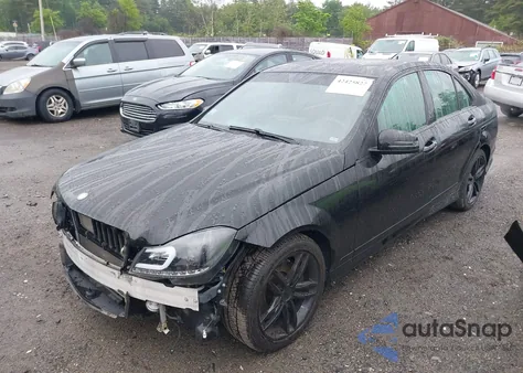 2014 Mercedes-Benz C 300 из США, поврежденный, VIN WDDGF8AB1EA954503